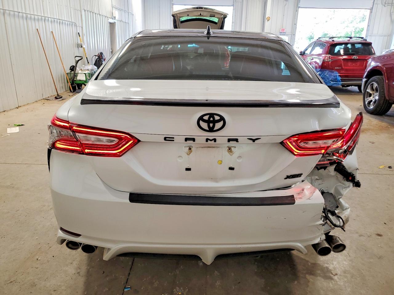 2019 TOYOTA CAMRY XSE photo 16