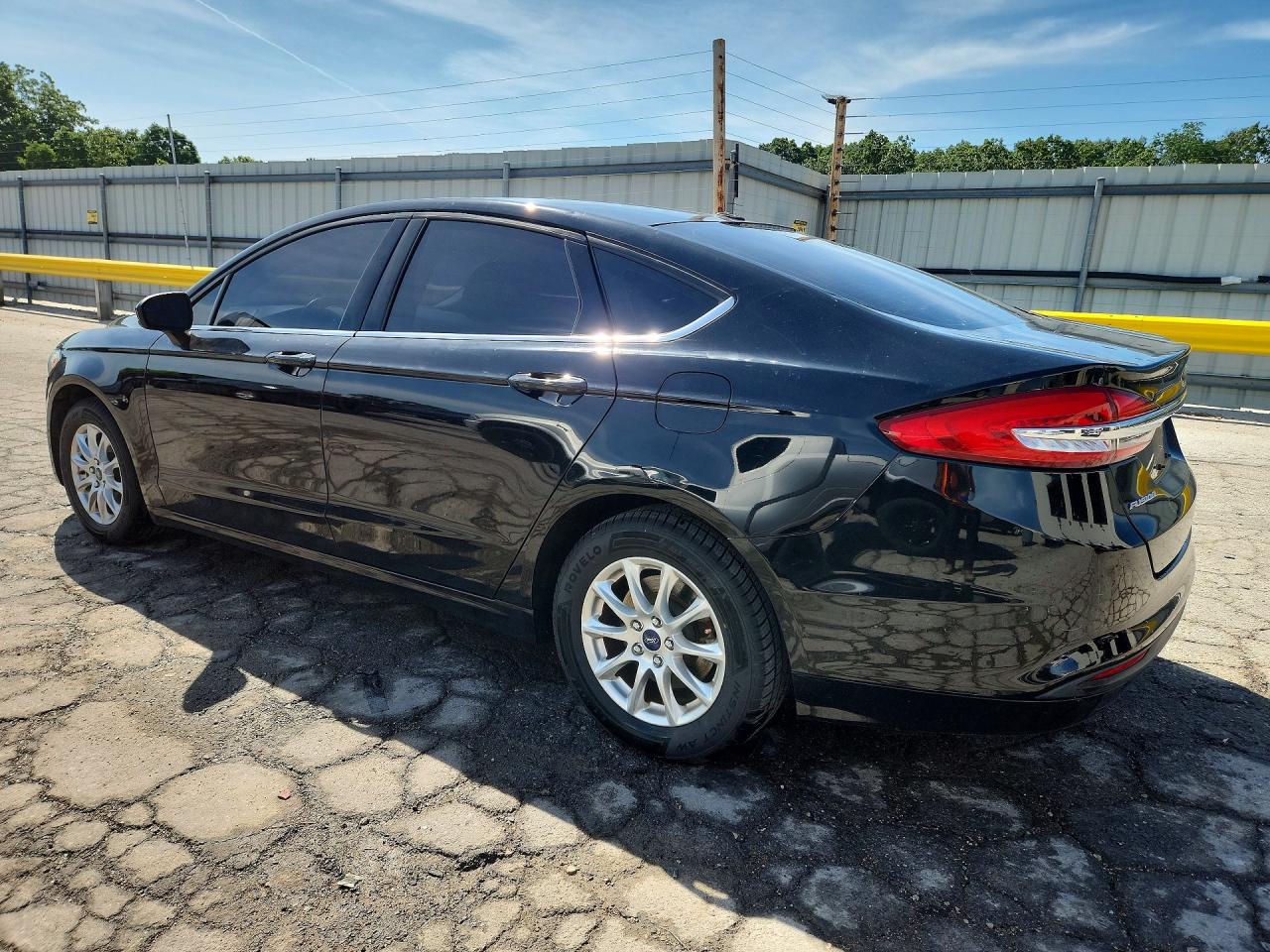 2017 FORD FUSION S photo 4