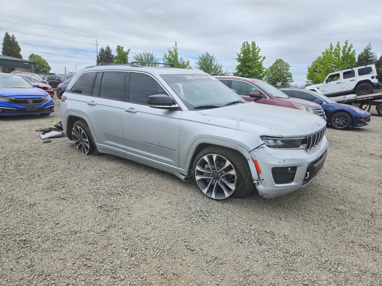 2023 JEEP GRAND CHEROKEE OVERLAND photo 4