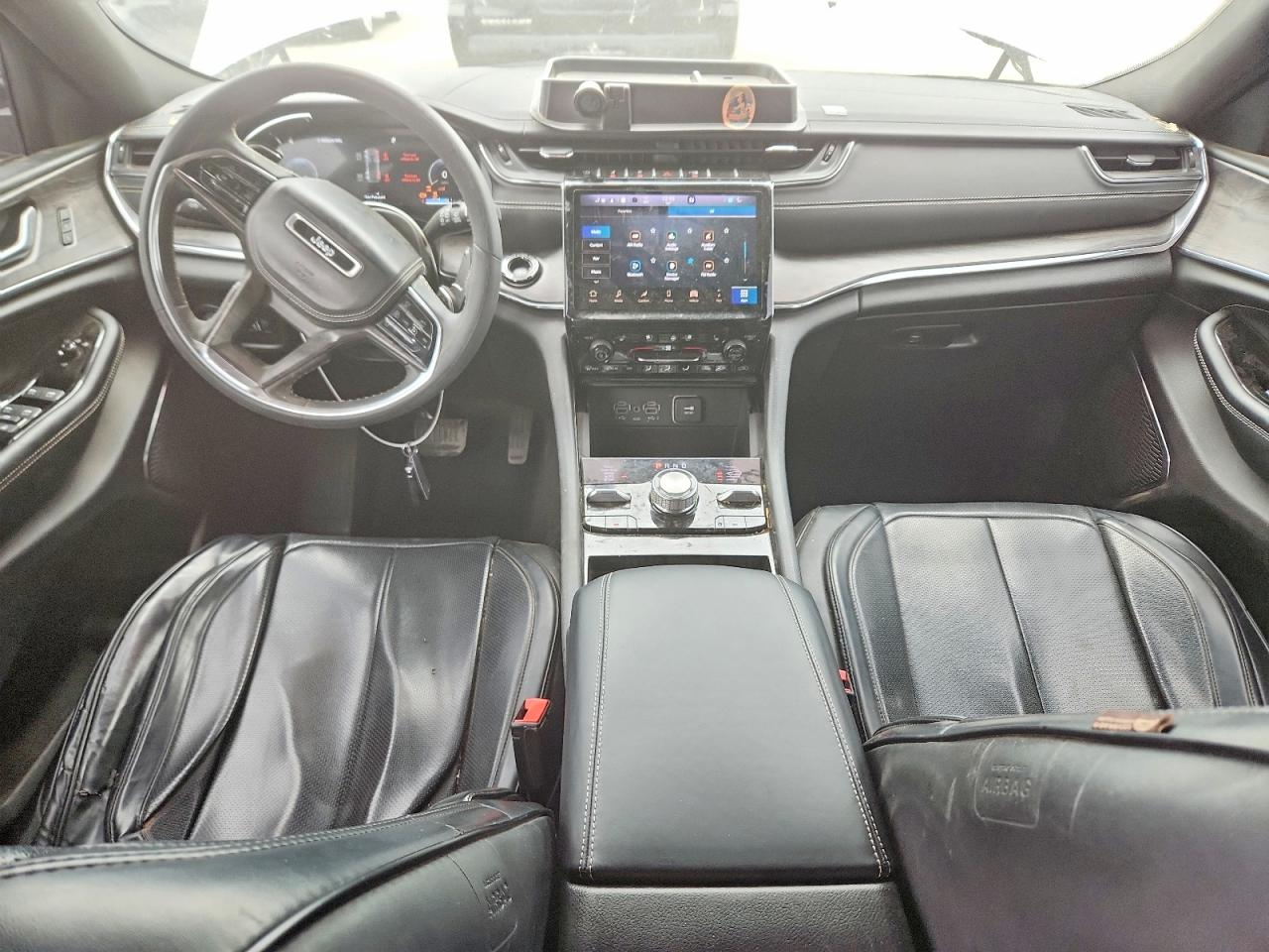 2023 JEEP GRAND CHEROKEE OVERLAND photo 8