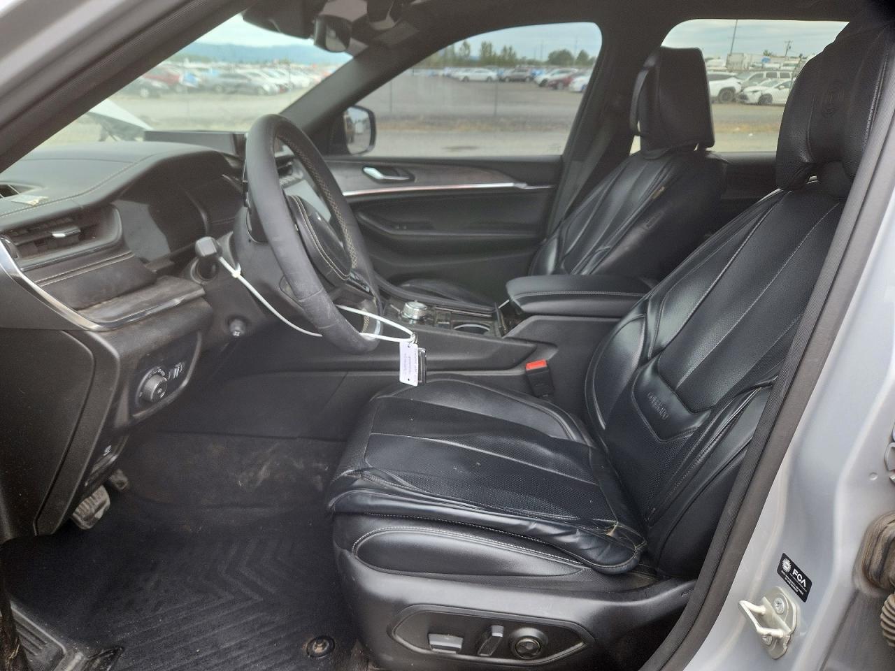 2023 JEEP GRAND CHEROKEE OVERLAND photo 7