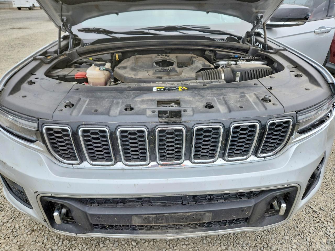 2023 JEEP GRAND CHEROKEE OVERLAND photo 12