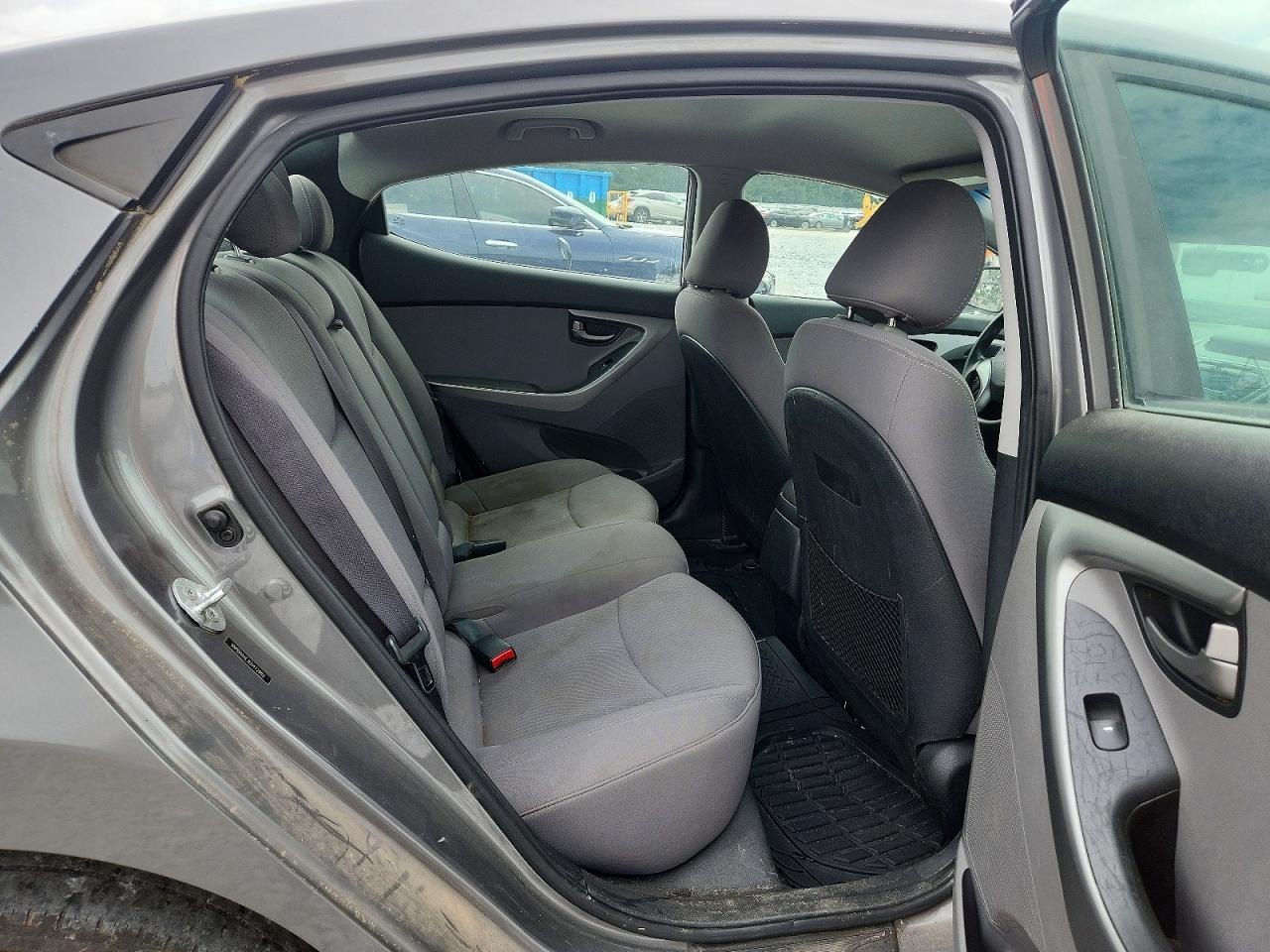 2014 HYUNDAI ELANTRA SE photo 19