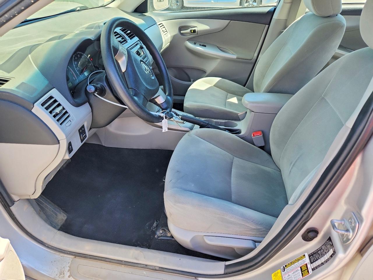 2012 TOYOTA COROLLA LE photo 13