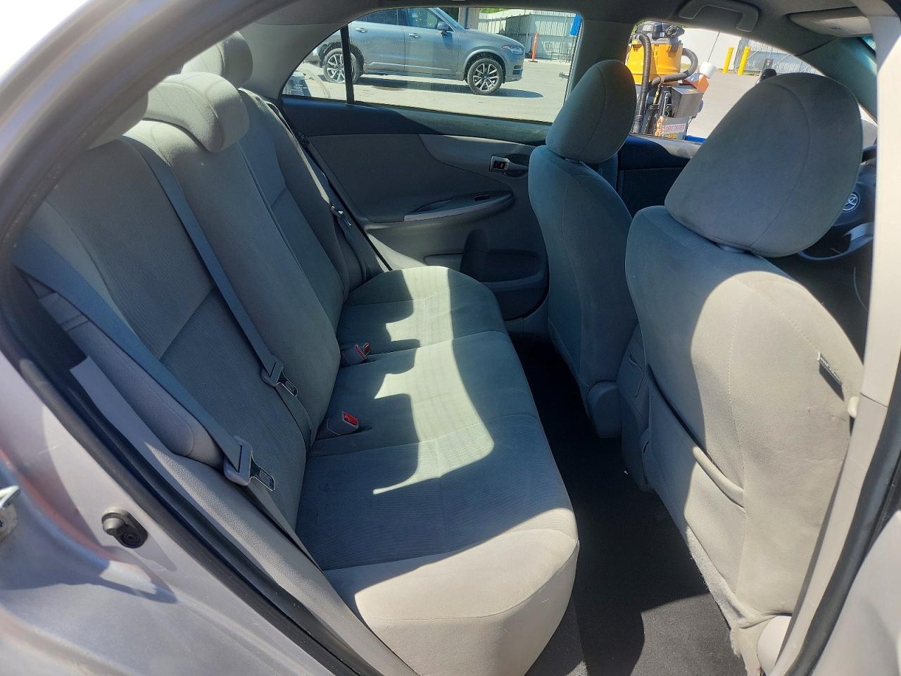 2012 TOYOTA COROLLA LE photo 19
