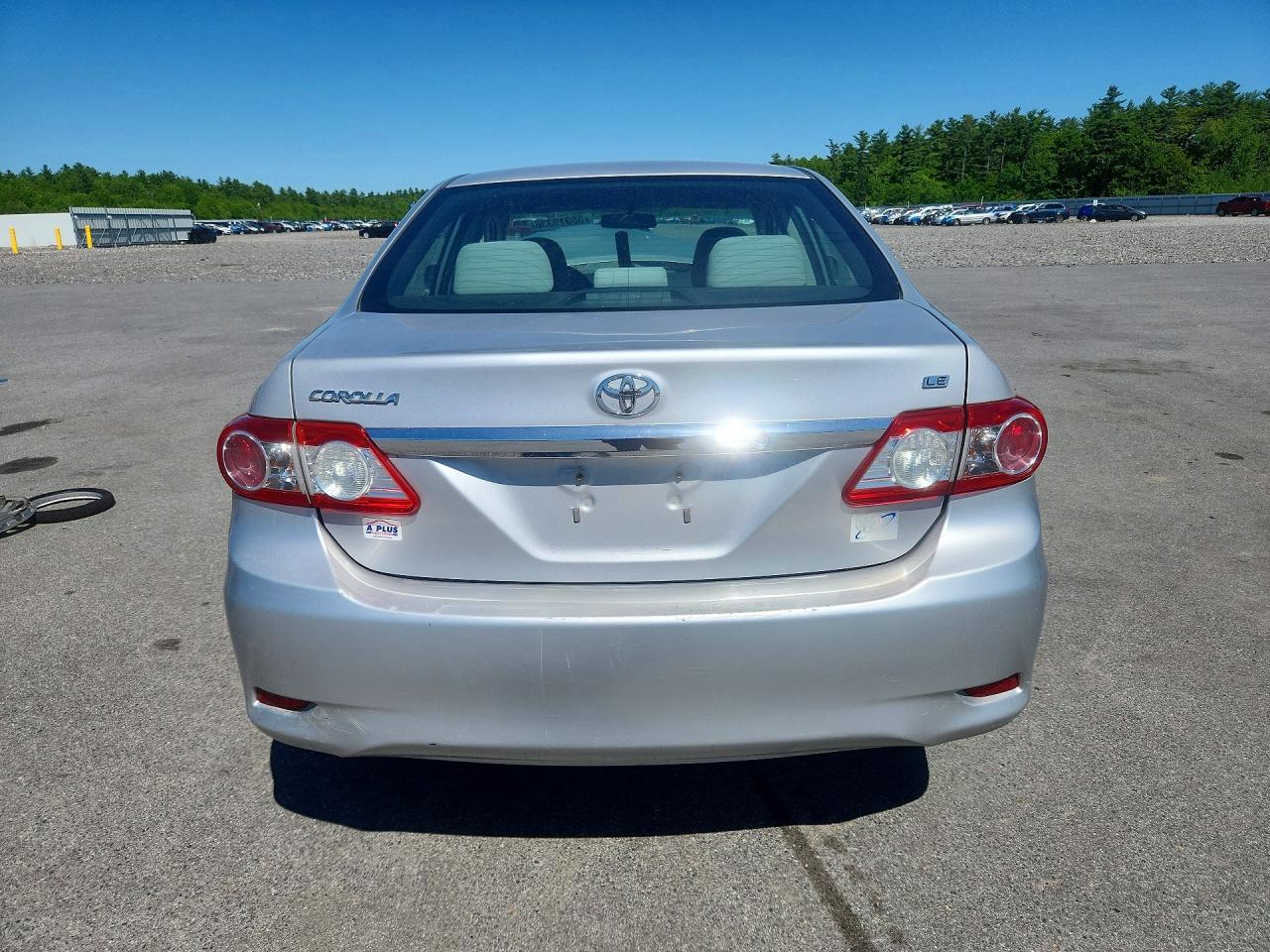 2012 TOYOTA COROLLA LE photo 11