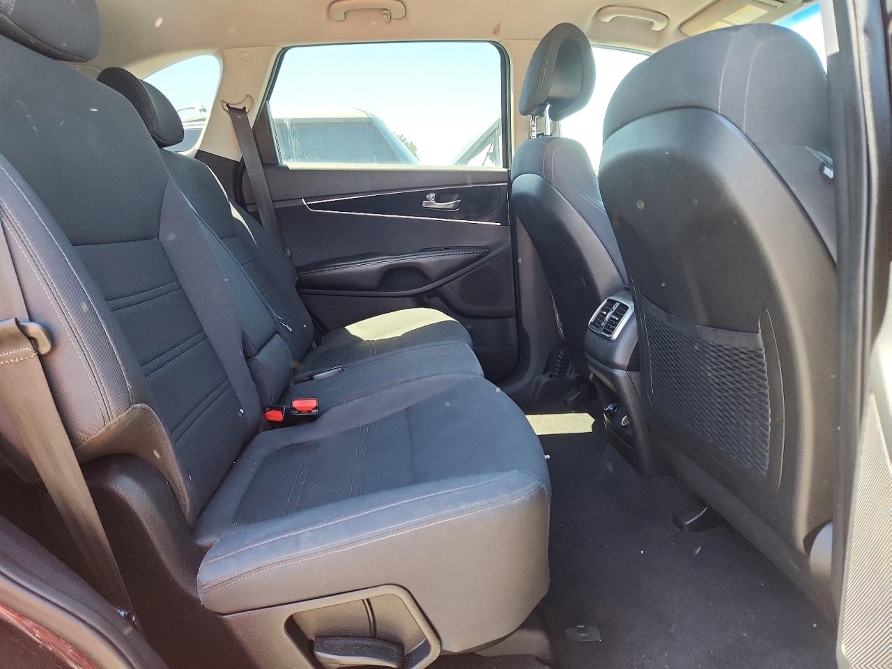 2016 KIA SORENTO LX photo 31