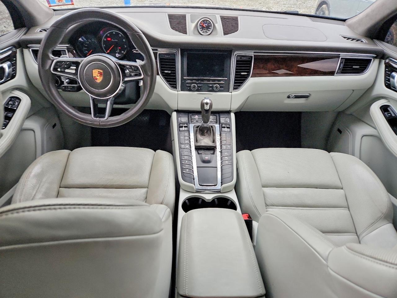 2015 PORSCHE MACAN TURBO photo 15