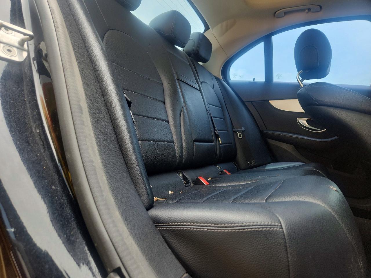 2015 MERCEDES-BENZ C 300 photo 28