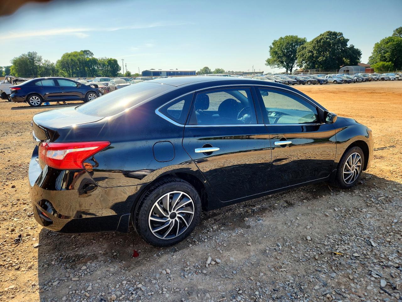 2019 NISSAN SENTRA S photo 3