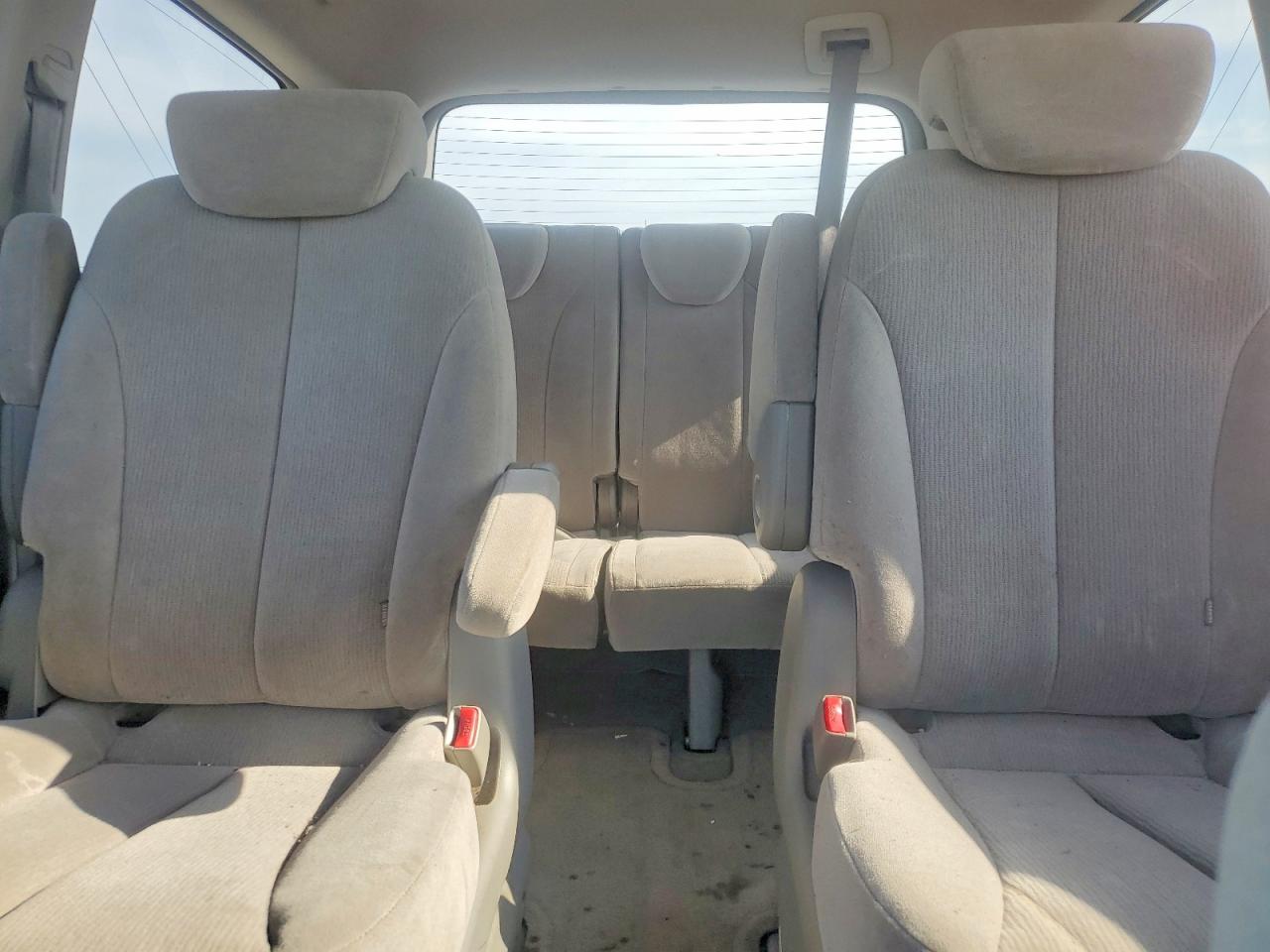 2006 KIA SEDONA LX photo 28