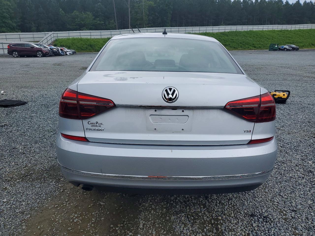 2017 VOLKSWAGEN PASSAT S photo 11
