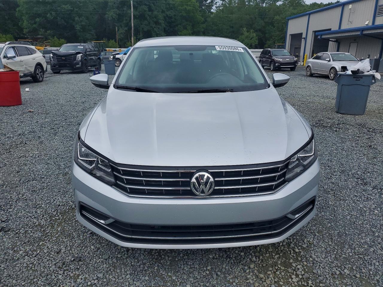 2017 VOLKSWAGEN PASSAT S photo 9