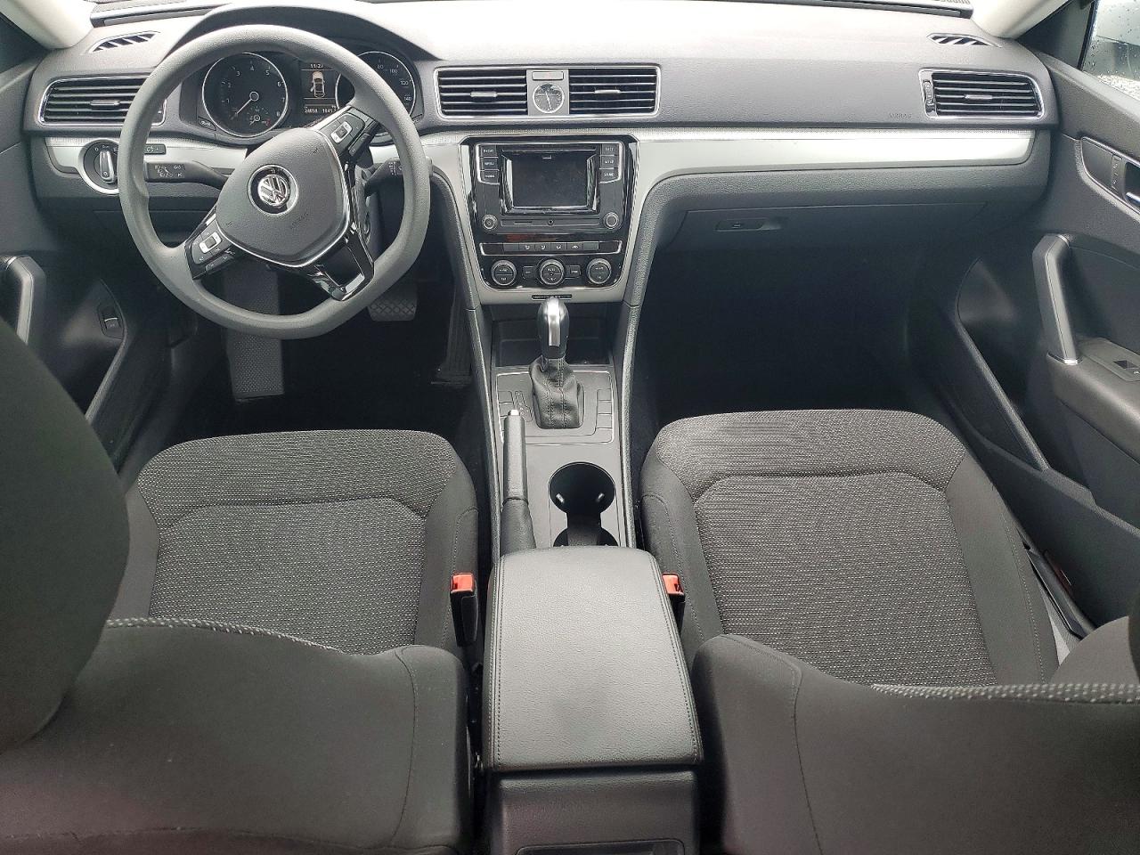 2017 VOLKSWAGEN PASSAT S photo 15