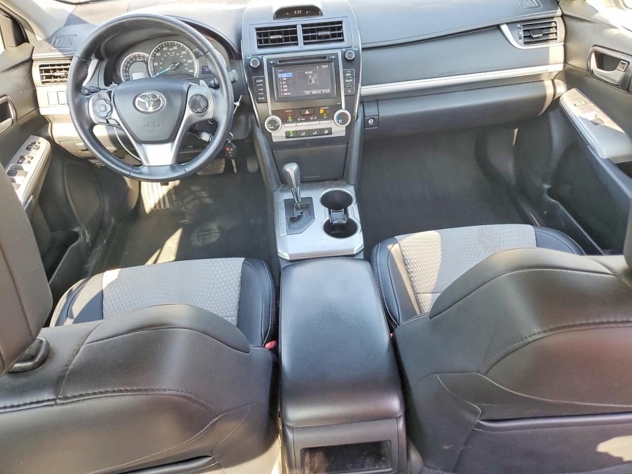 2014 TOYOTA CAMRY SE photo 15