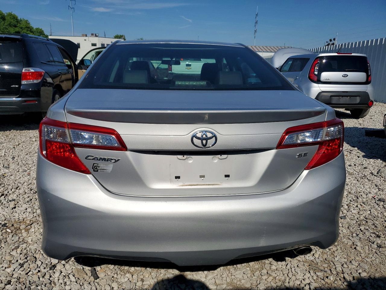 2014 TOYOTA CAMRY SE photo 11
