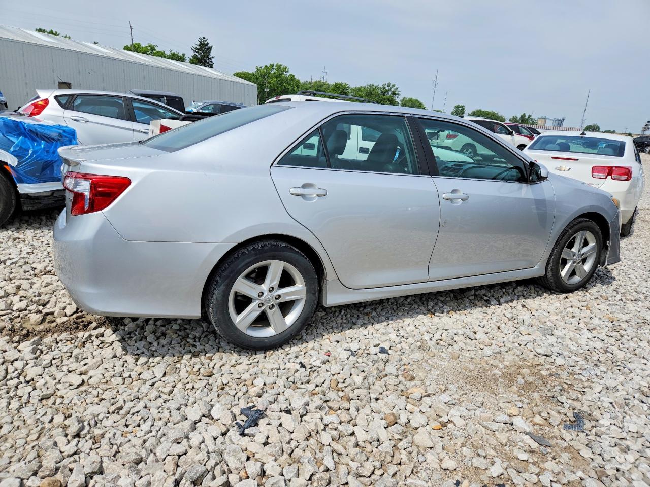 2014 TOYOTA CAMRY SE photo 5