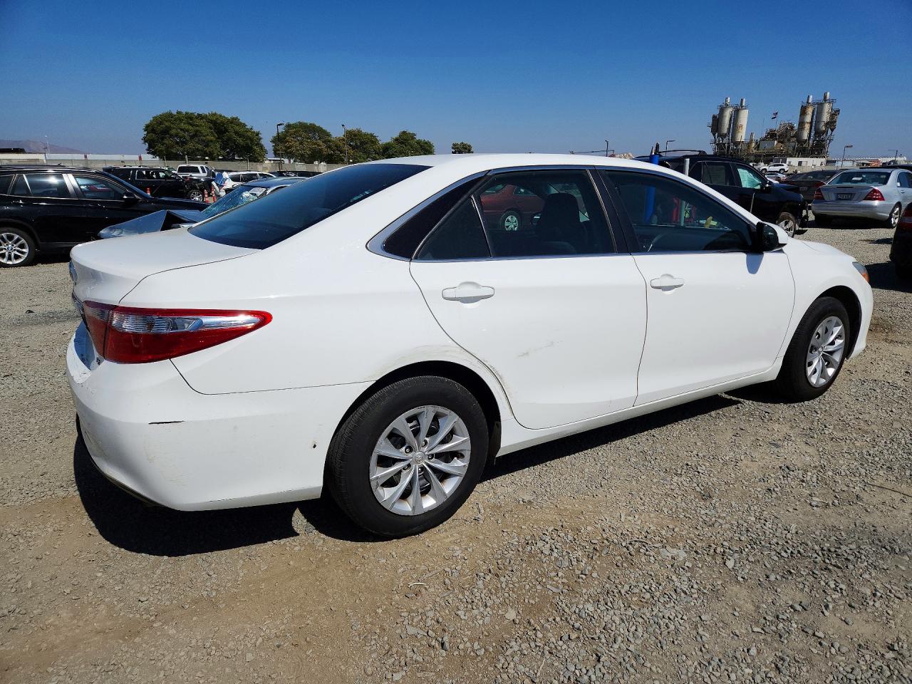 2015 TOYOTA CAMRY LE photo 7