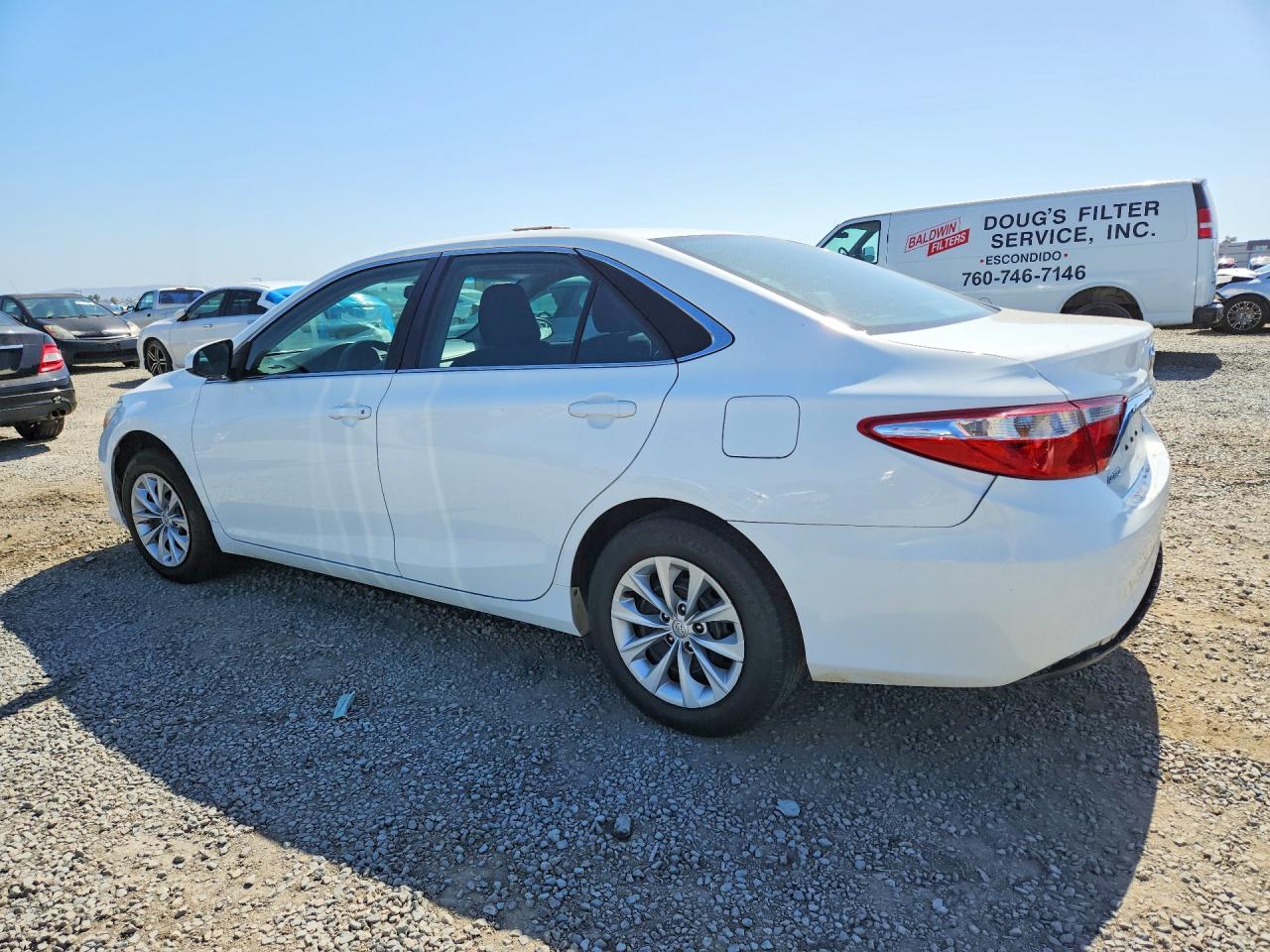 2015 TOYOTA CAMRY LE photo 4