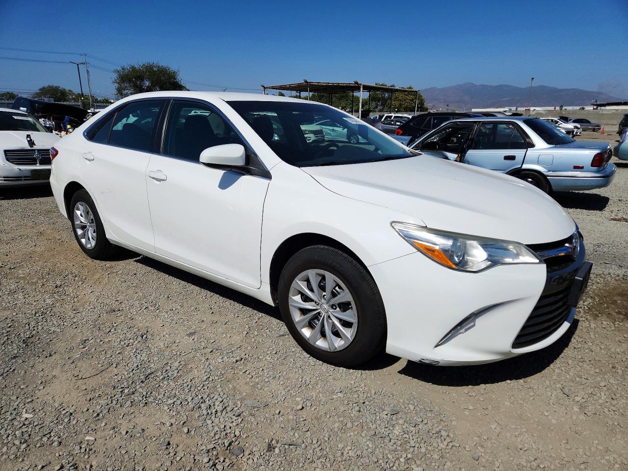 2015 TOYOTA CAMRY LE photo 10