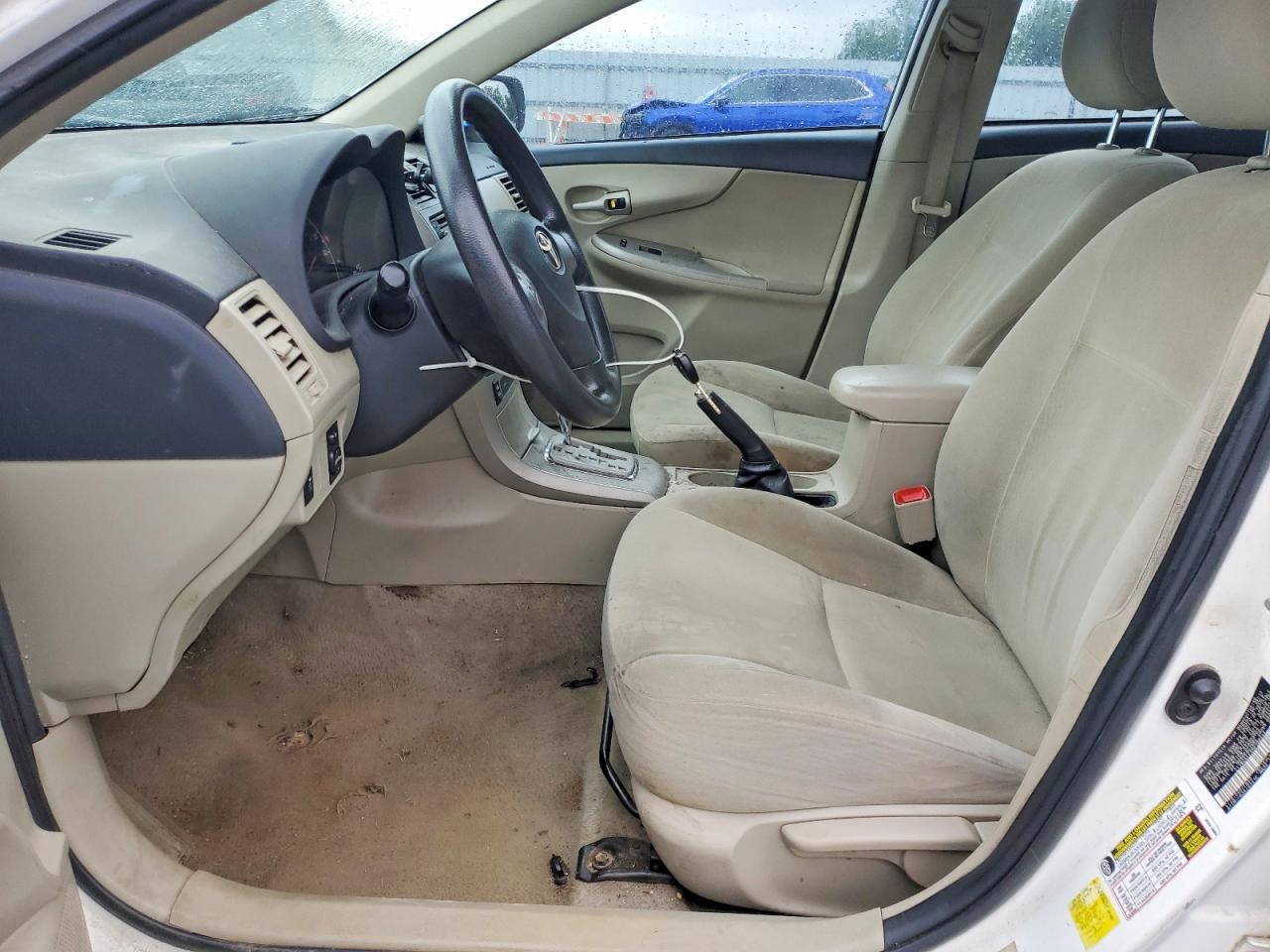 2013 TOYOTA COROLLA LE photo 19
