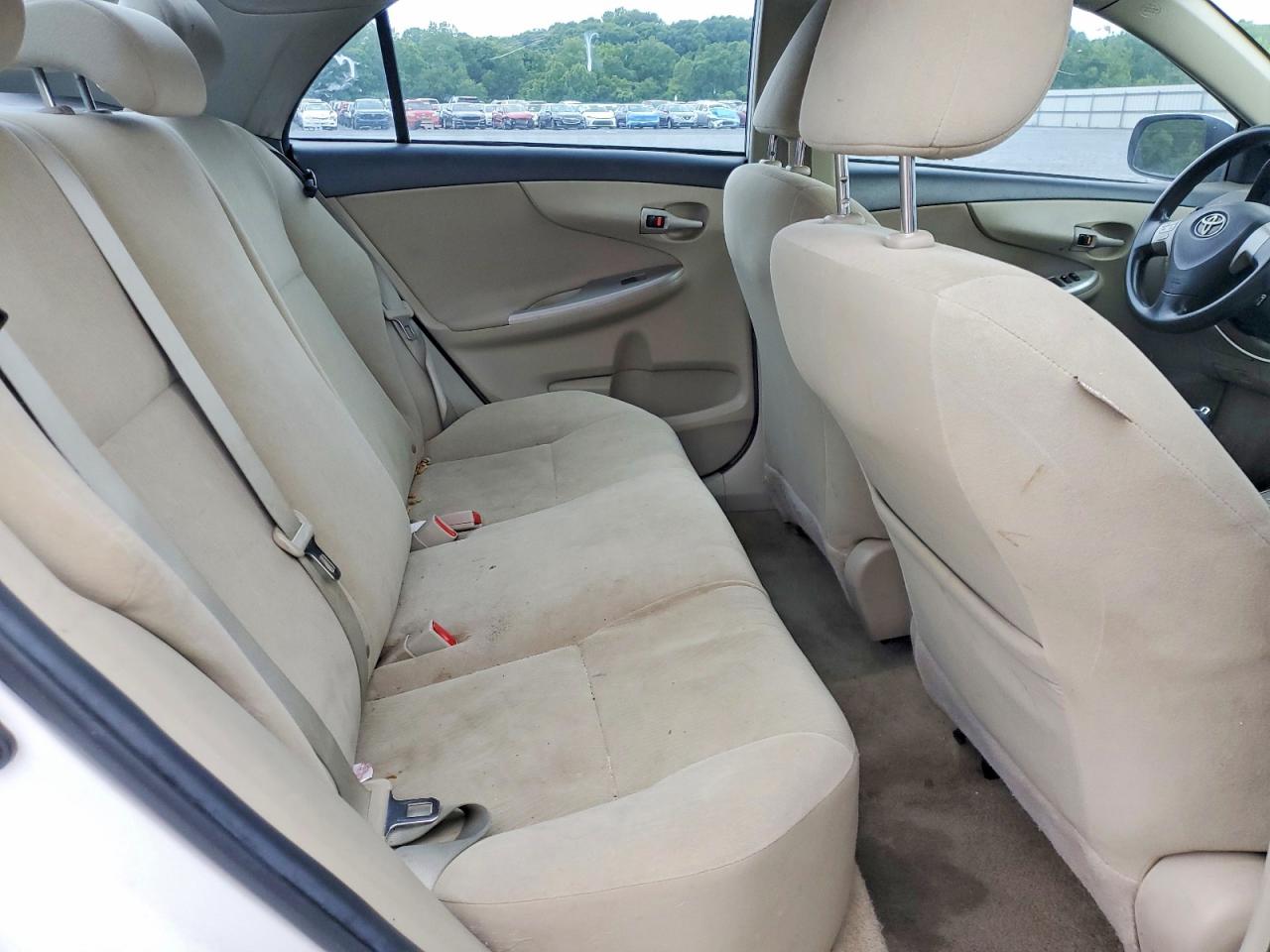 2013 TOYOTA COROLLA LE photo 28