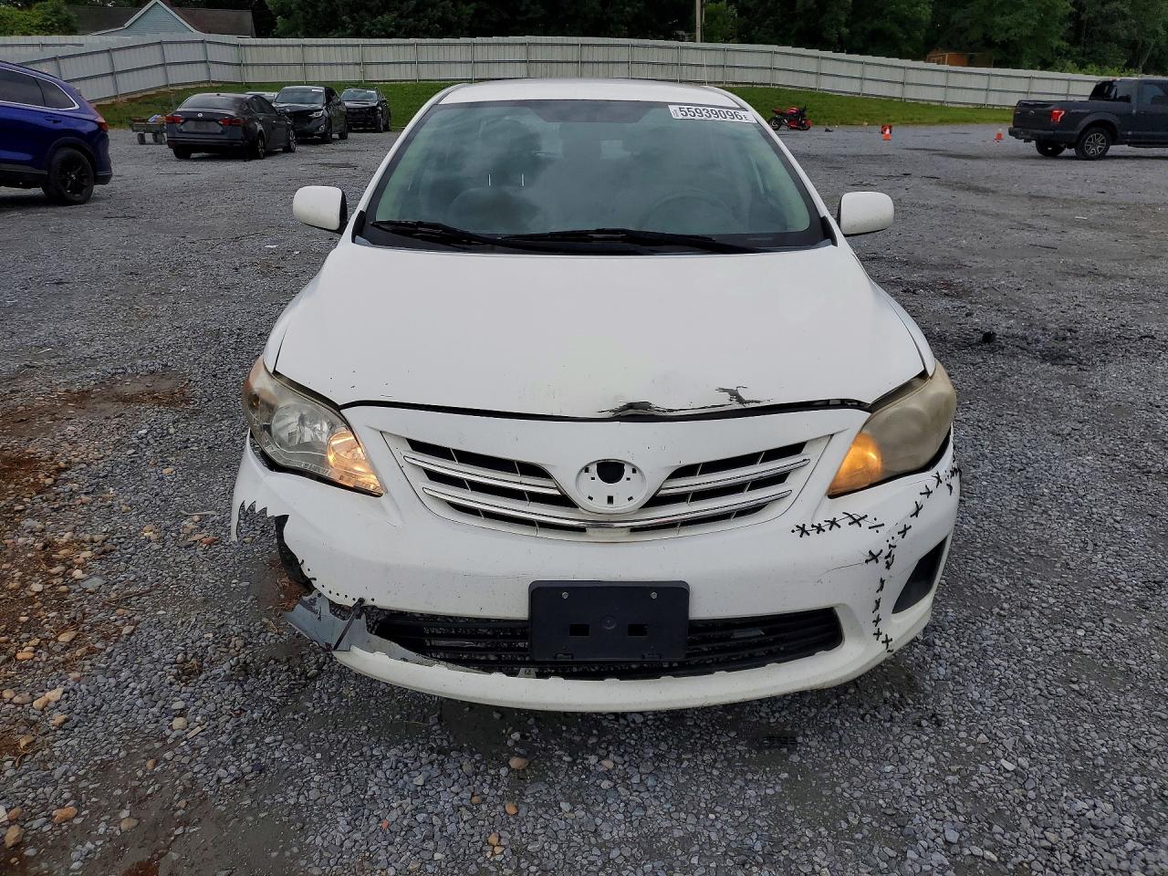 2013 TOYOTA COROLLA LE photo 13