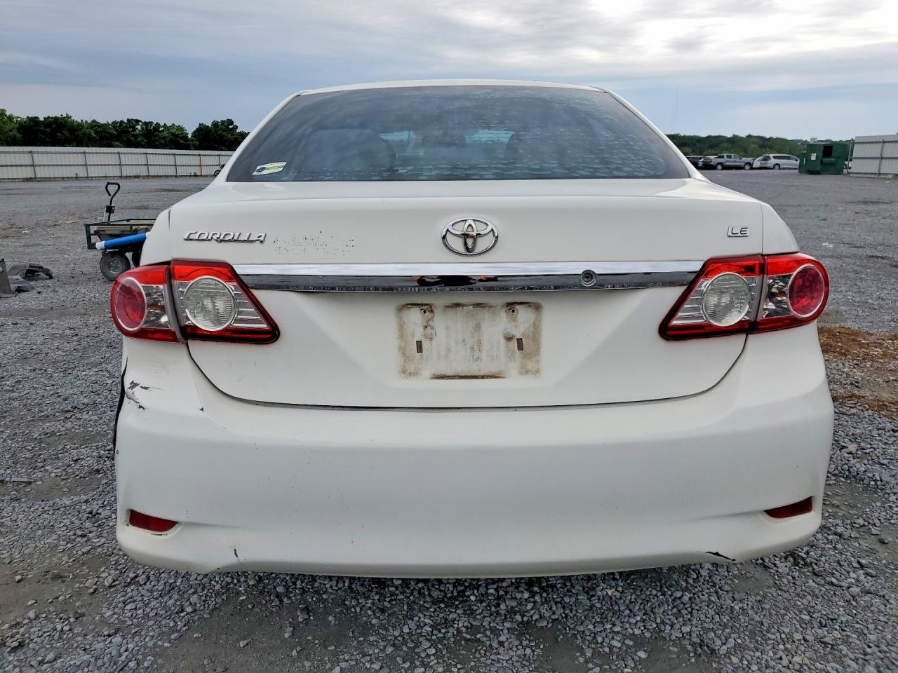 2013 TOYOTA COROLLA LE photo 16