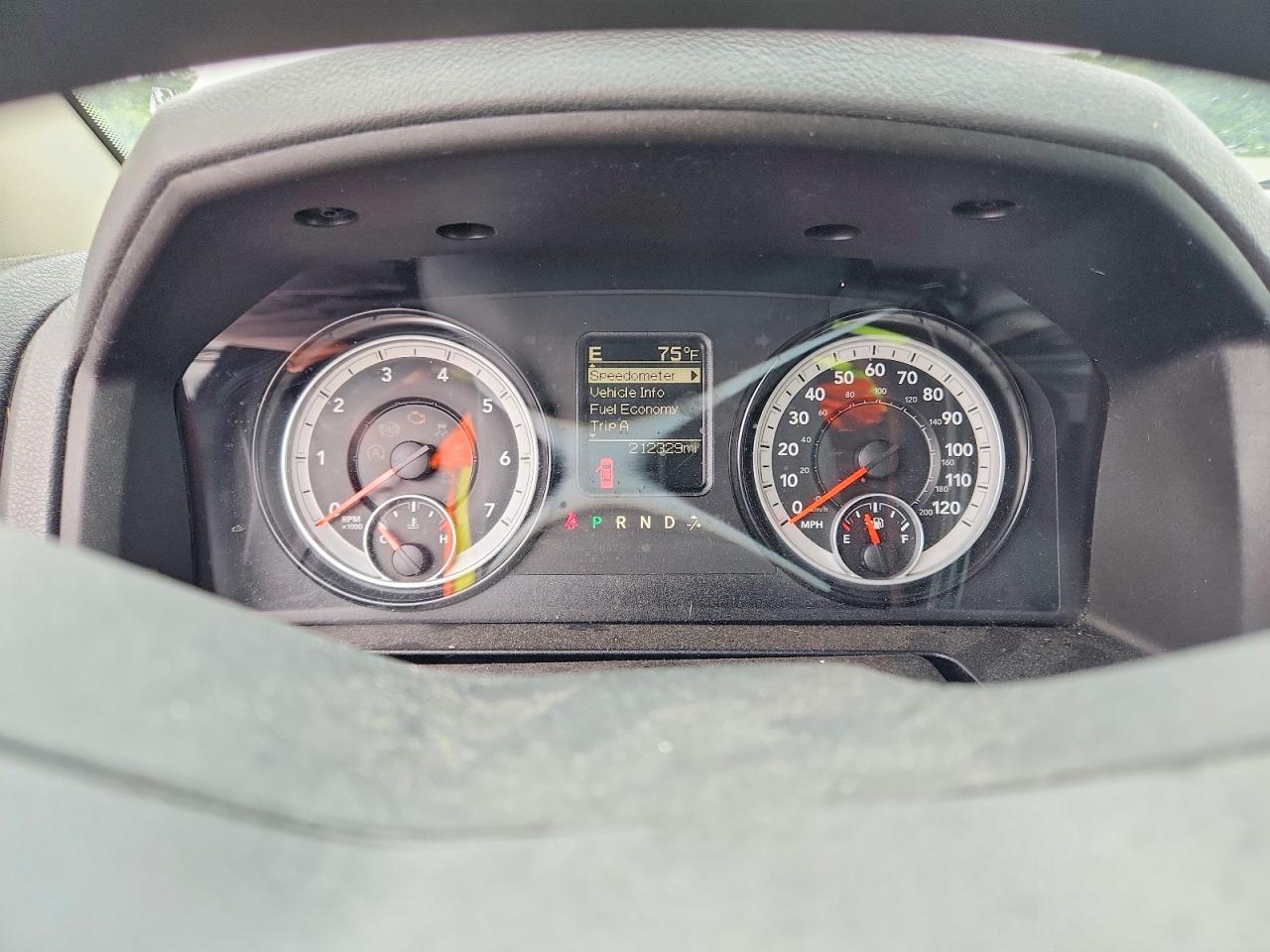 2014 RAM 1500 ST photo 17