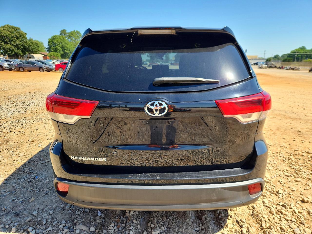 2018 TOYOTA HIGHLANDER LE photo 6