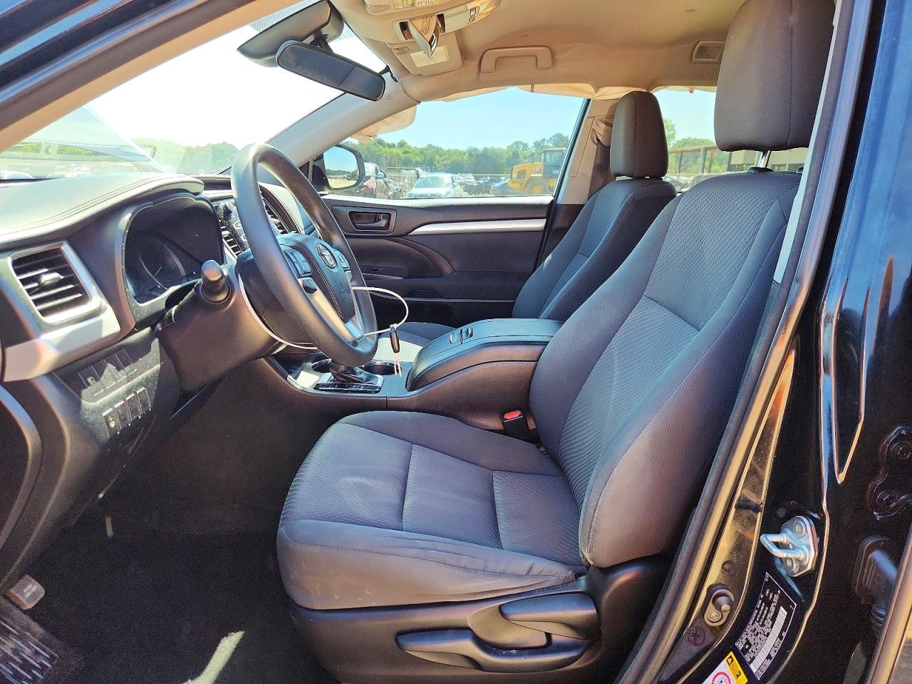 2018 TOYOTA HIGHLANDER LE photo 7