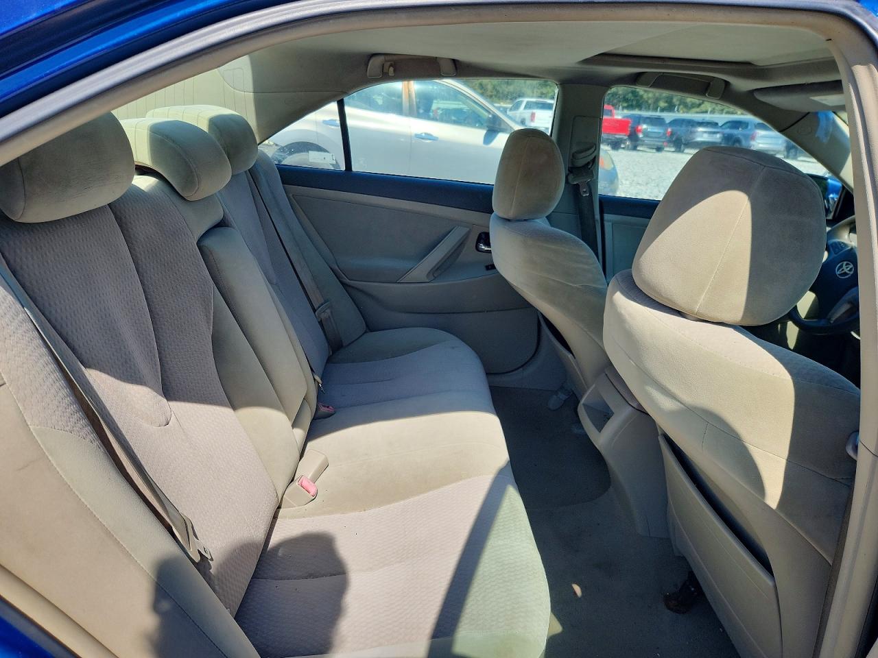 2011 TOYOTA CAMRY LE photo 19
