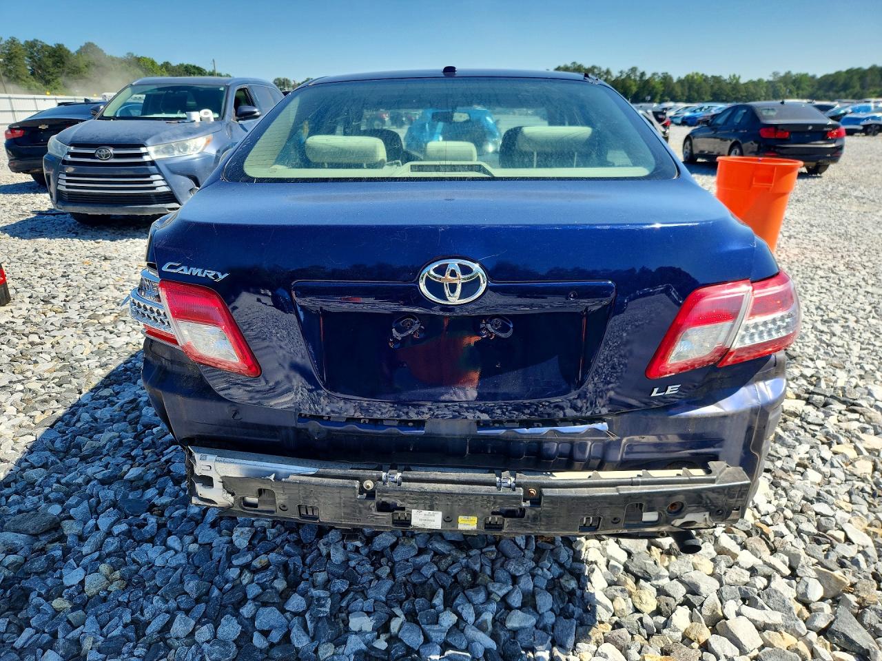 2011 TOYOTA CAMRY LE photo 11