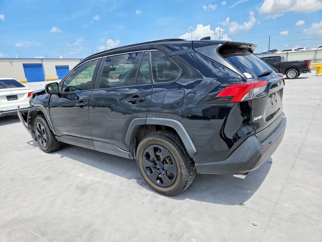 2019 TOYOTA RAV4 LE photo 3