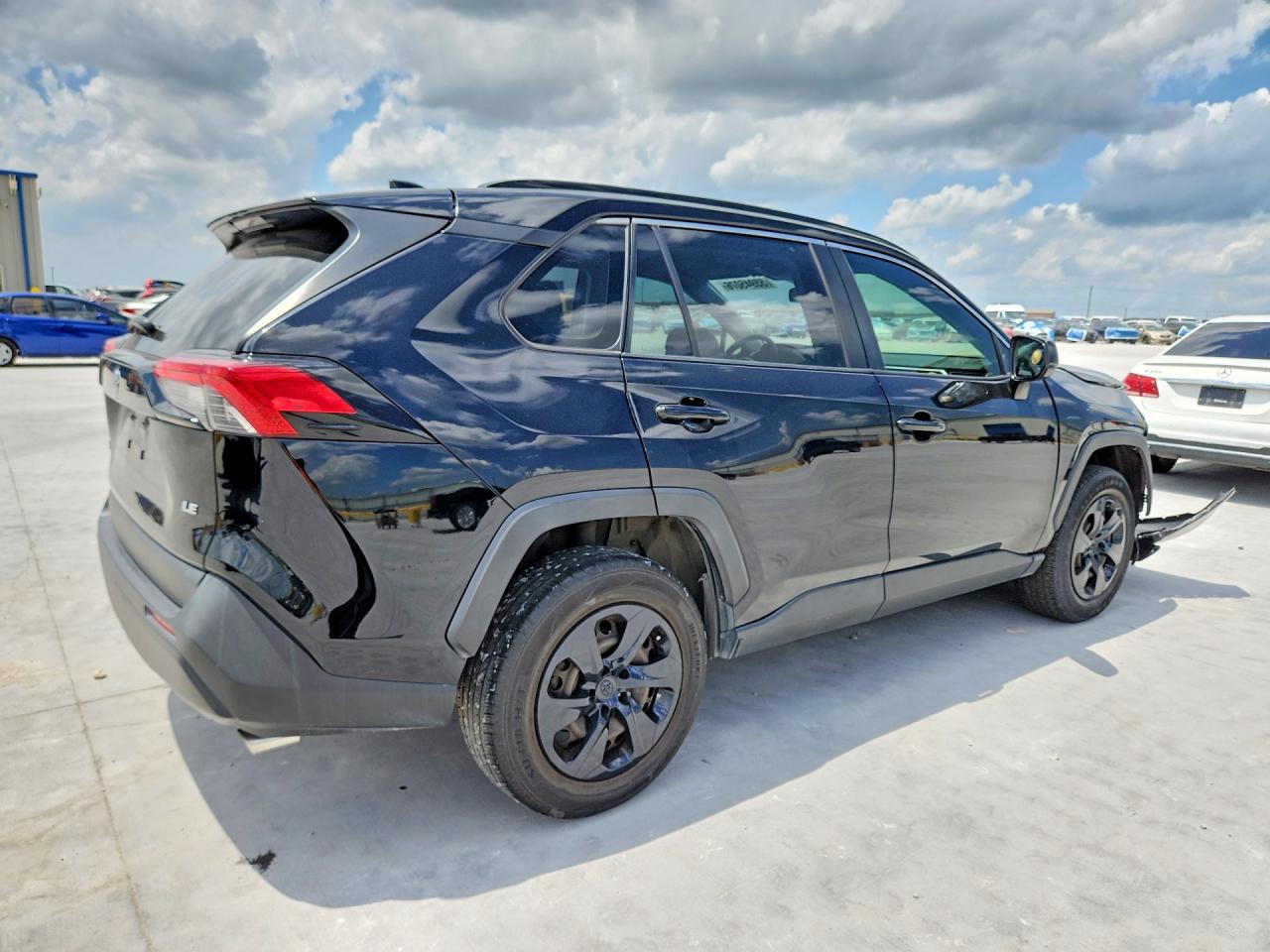 2019 TOYOTA RAV4 LE photo 5