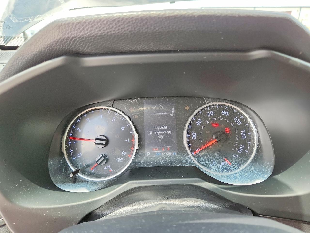 2019 TOYOTA RAV4 LE photo 17