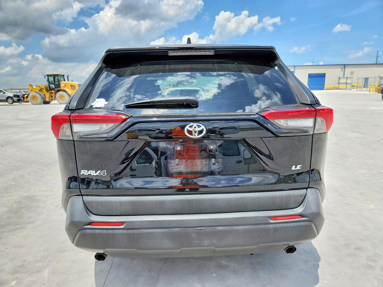 2019 TOYOTA RAV4 LE photo 11