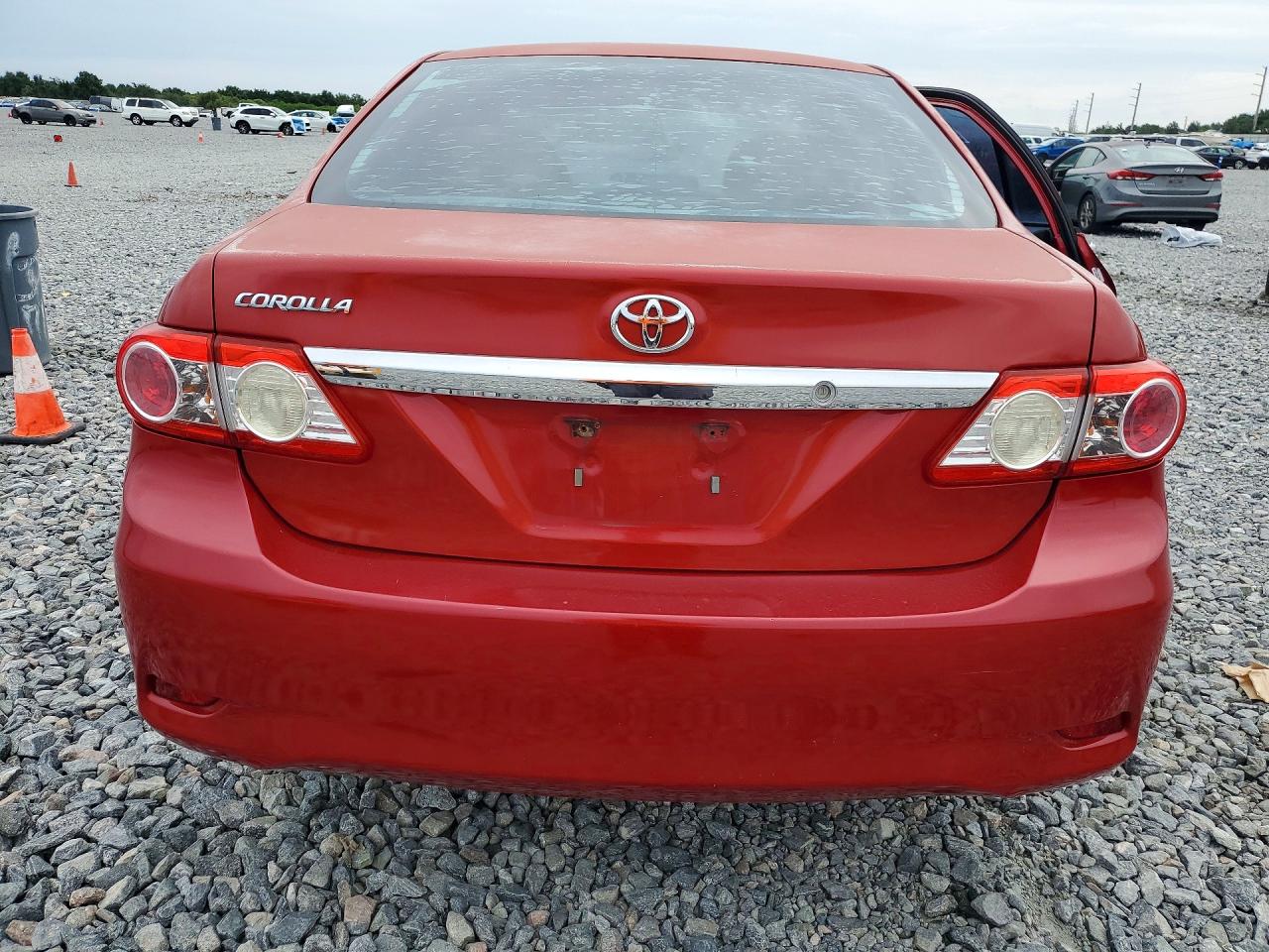 2013 TOYOTA COROLLA L photo 11