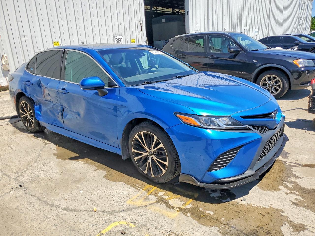 2018 TOYOTA CAMRY SE photo 10