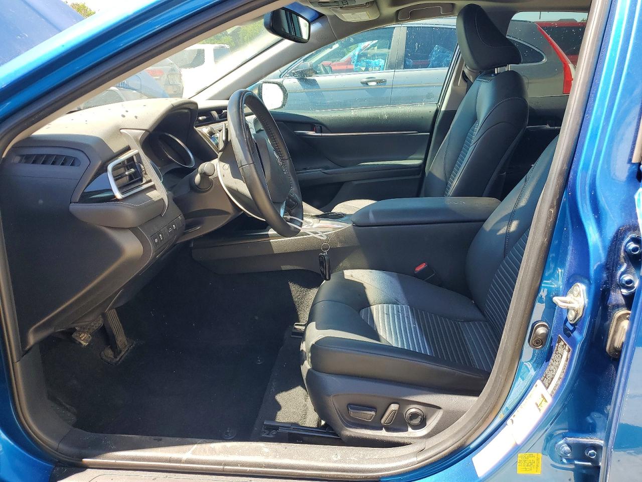 2018 TOYOTA CAMRY SE photo 19