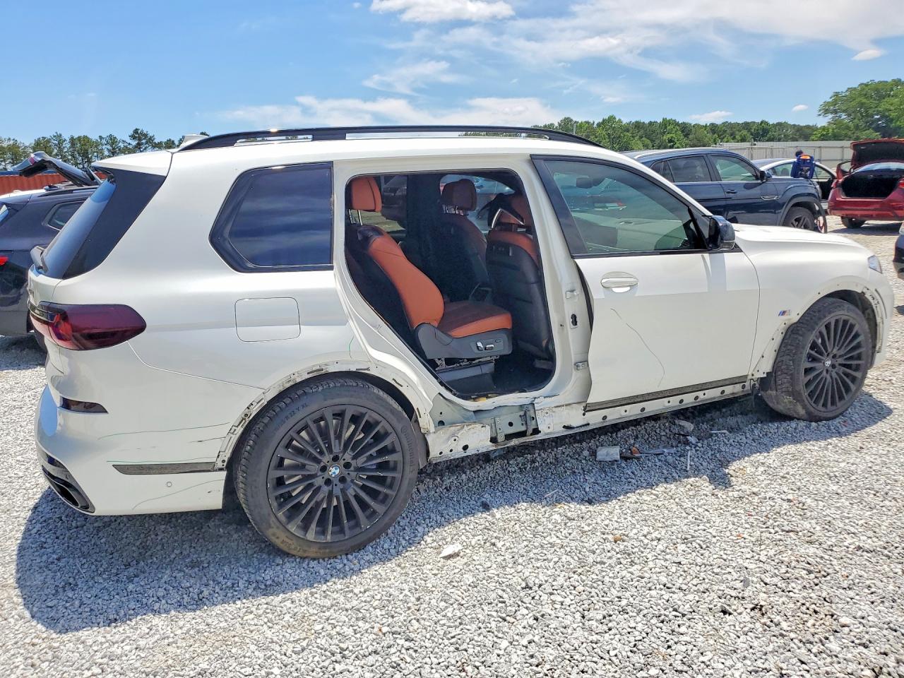 2021 BMW X7 M50I photo 3
