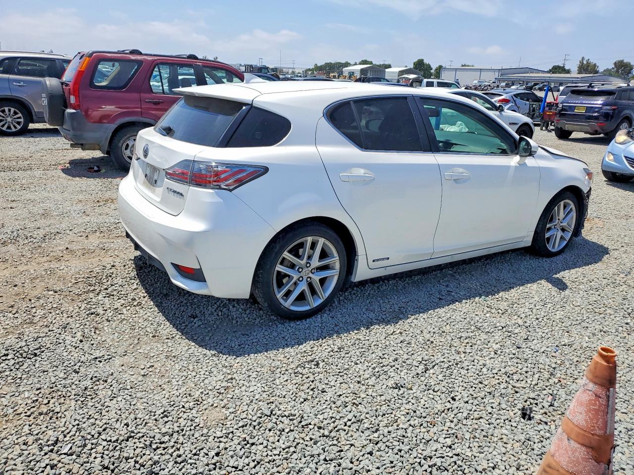 2016 LEXUS CT 200 photo 5