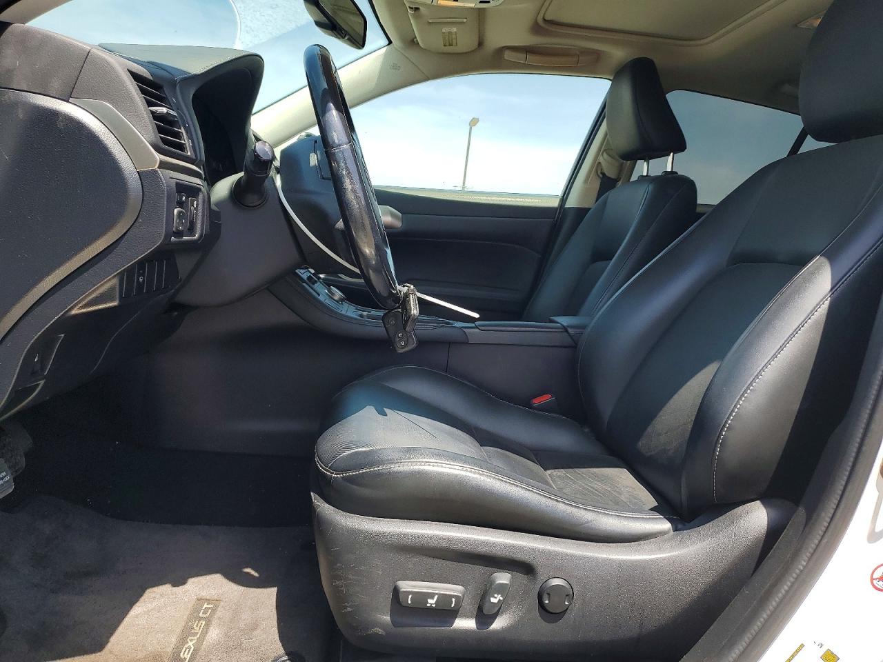 2016 LEXUS CT 200 photo 13