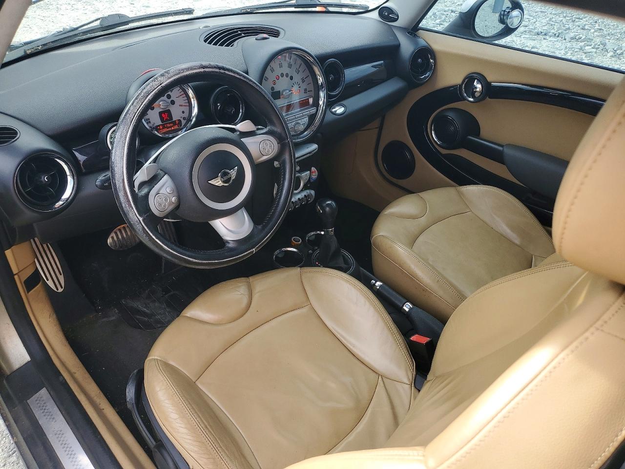 2010 MINI COOPER S photo 22