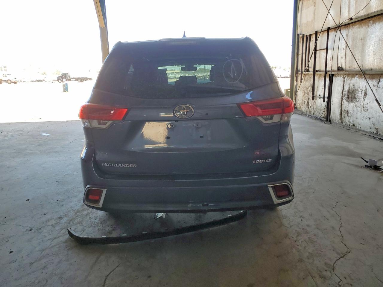 2018 TOYOTA HIGHLANDER LIMITED photo 11