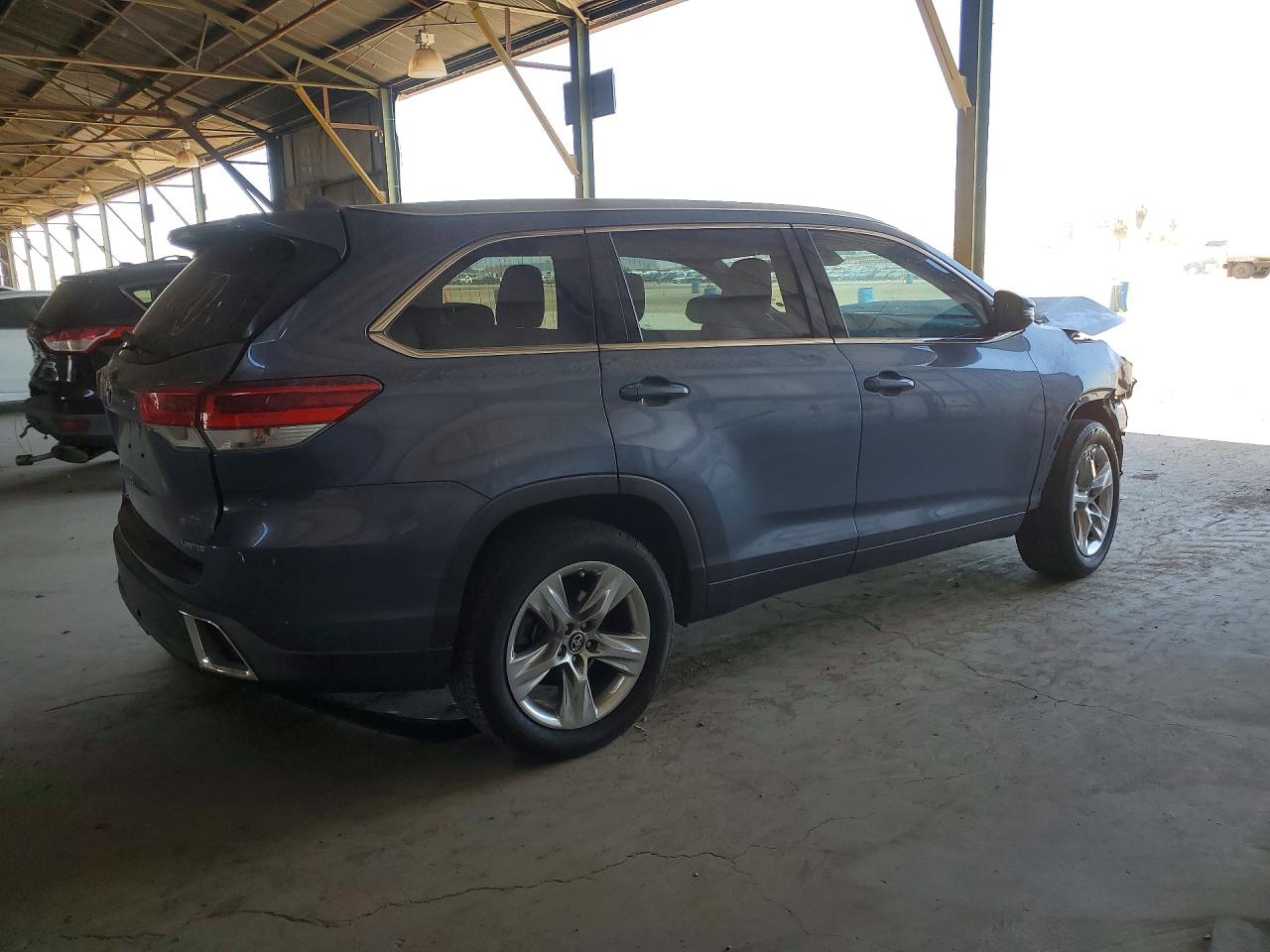 2018 TOYOTA HIGHLANDER LIMITED photo 5