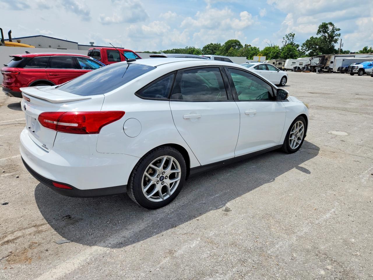 2015 FORD FOCUS SE photo 5