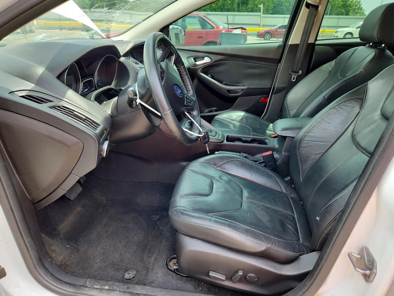 2015 FORD FOCUS SE photo 13
