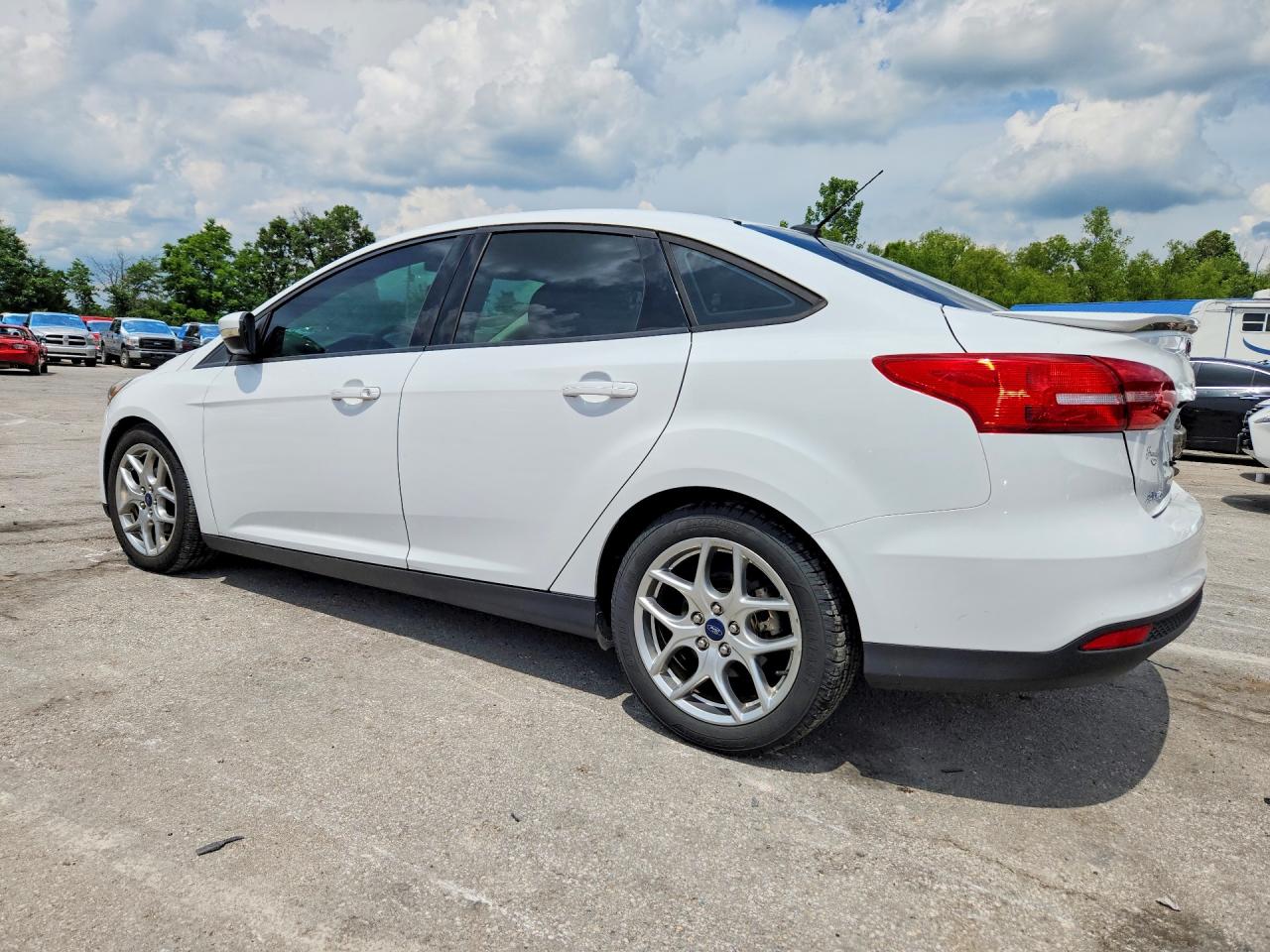 2015 FORD FOCUS SE photo 3