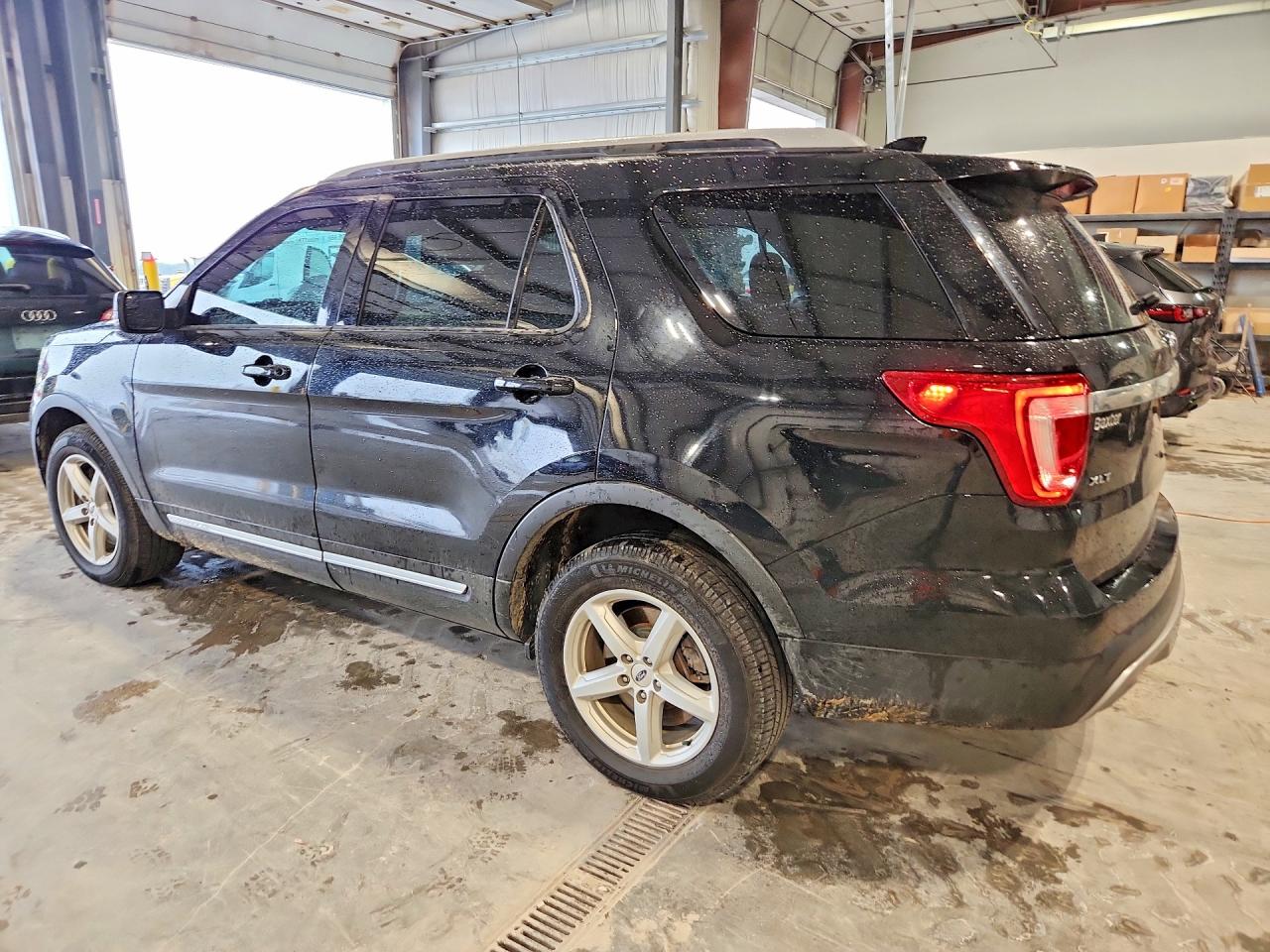 2017 FORD EXPLORER XLT photo 4
